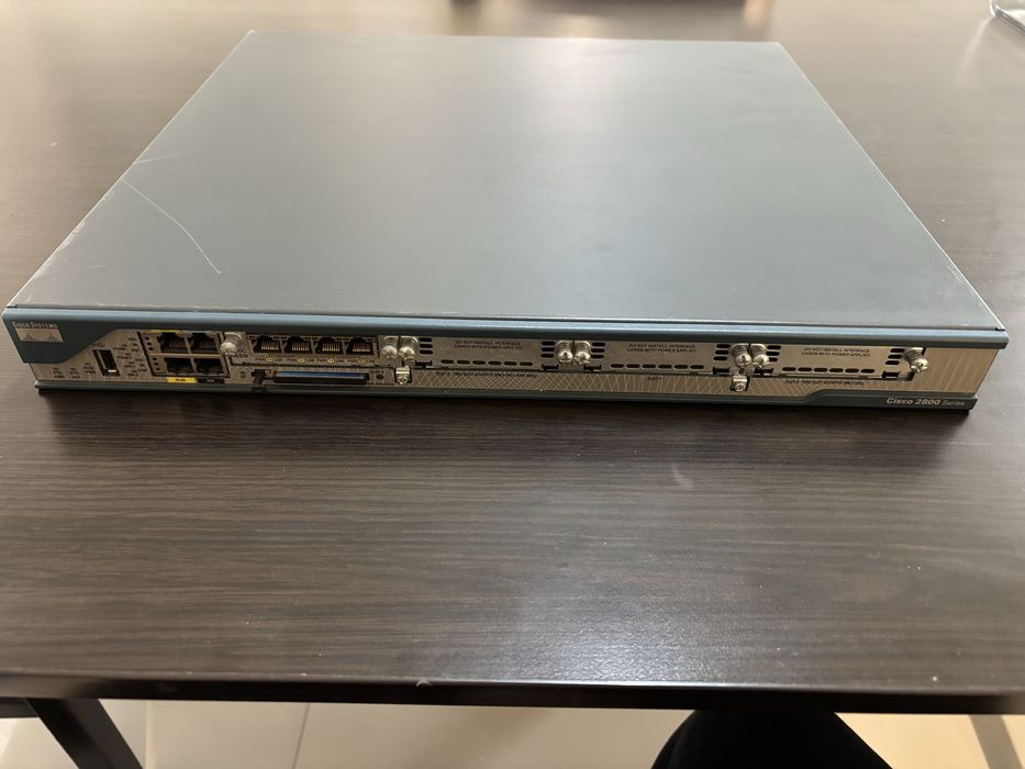 Cisco 2801 router ISR cu module HWIC si 2 porturi FastEthernet