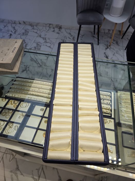 Стойки и манекени за бижута