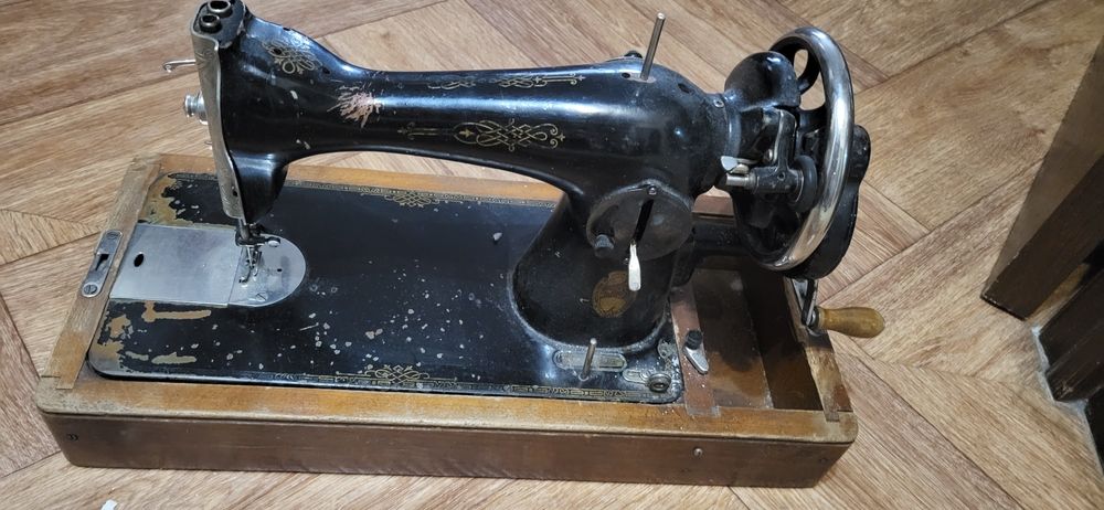 Продам швейную машинку, в рабочем состоянии, все работает.