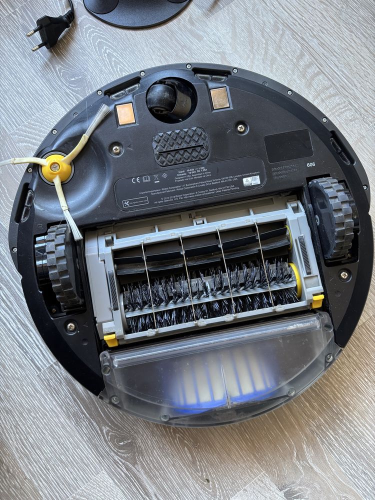 Робот Roomba 606