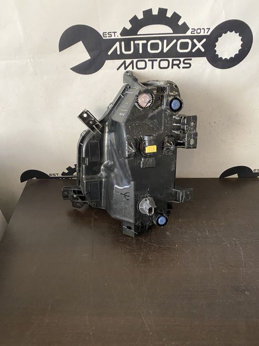 Proiector stanga cu drl si semnalizare Mitsubishi L200 an de la 2019