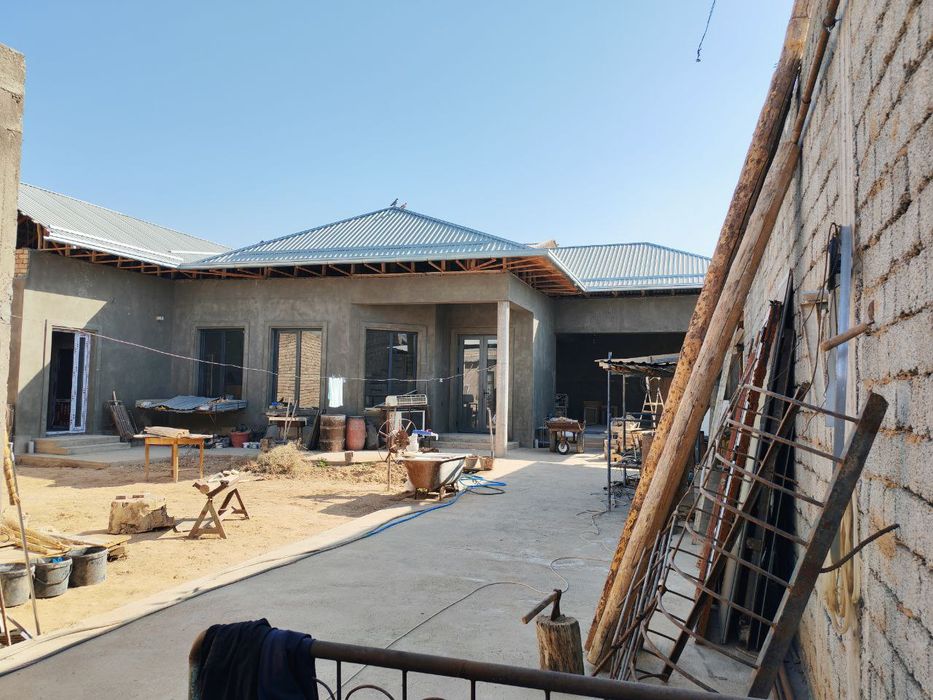 Sabzavot mahallada hovli sotiladi.9 sotih,