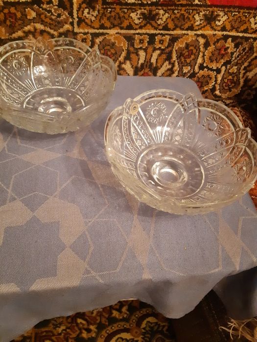 2 хрустальный вазы.