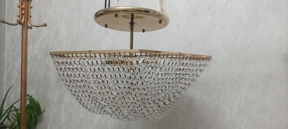 Продам люстру хрустальную