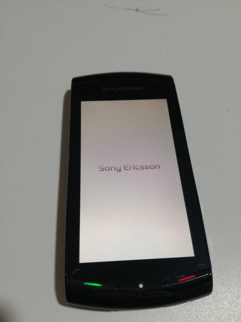 Sony Ericsson Vivaz HD телефон GSM