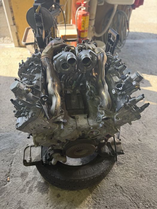 Продавам двигател и автоматична скоростна кутия за AUDI S8 PLUS