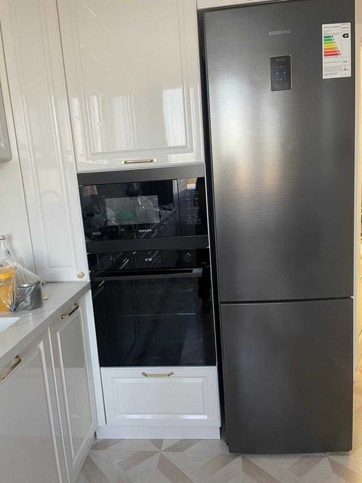 Холодильник Samsung