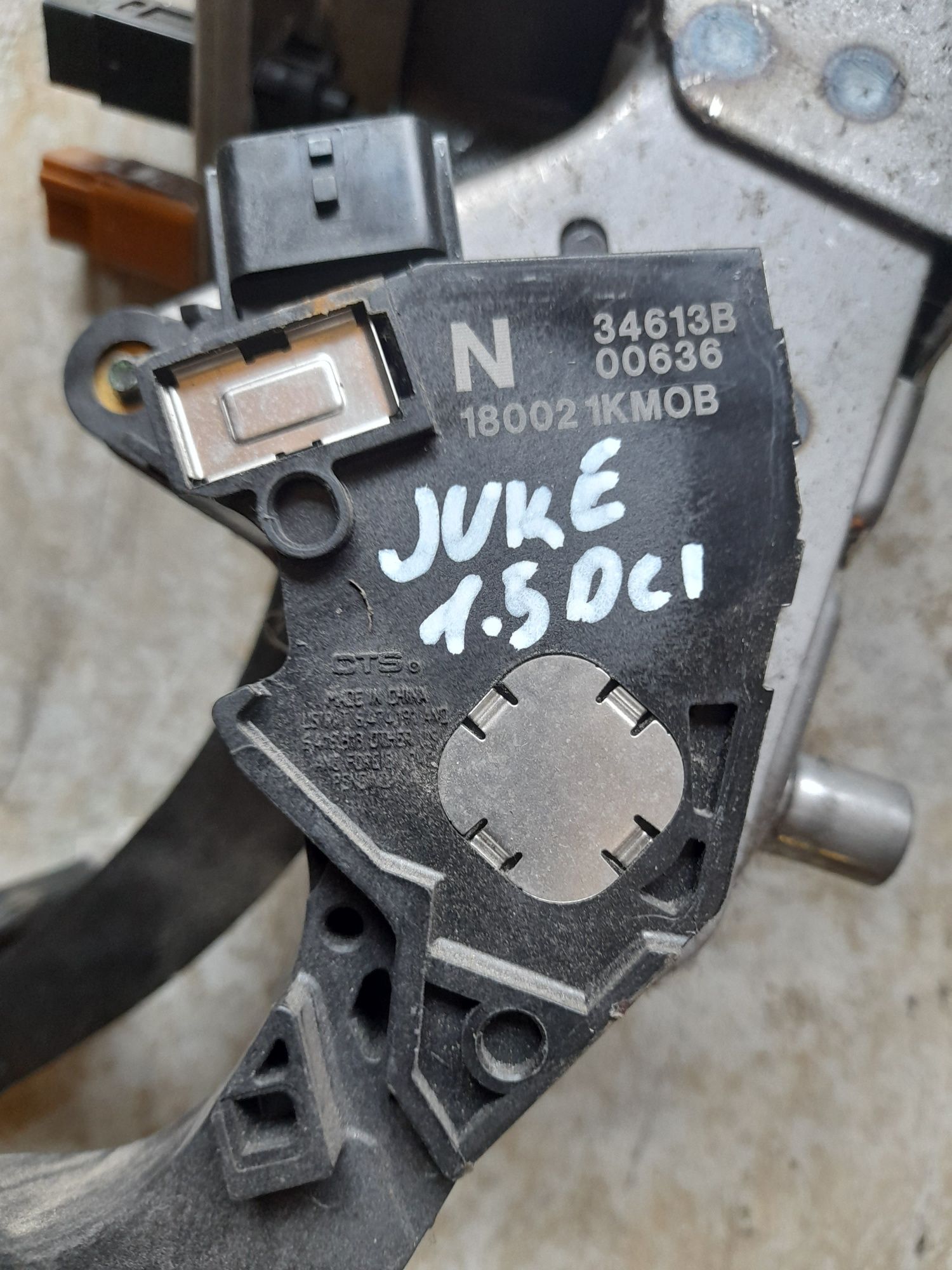 Педал газ Nissan Juke