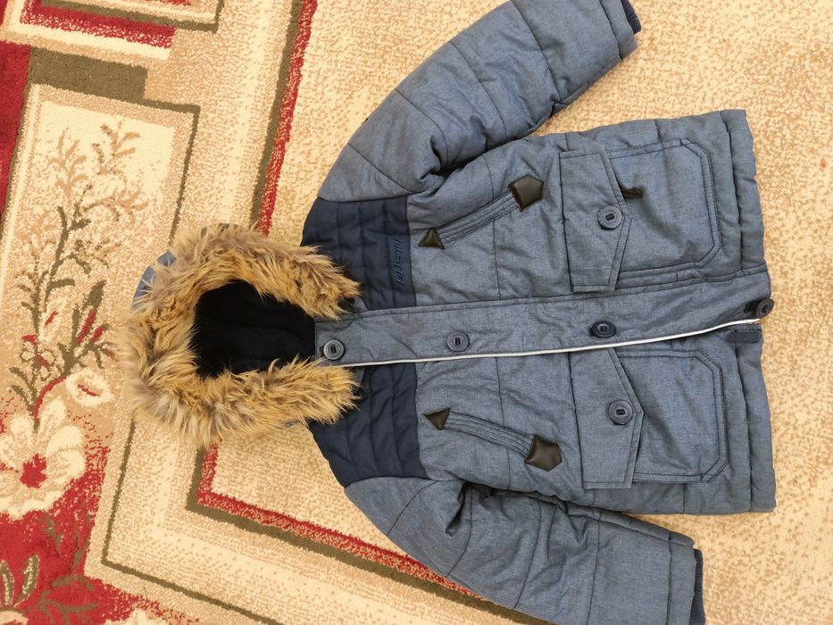 Продам детскую зимнюю куртку