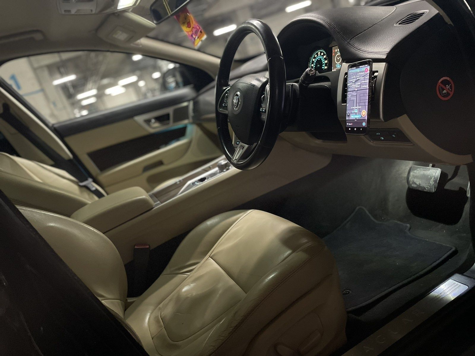 Jaguar xf 2.2d Luxury 190hp 2012