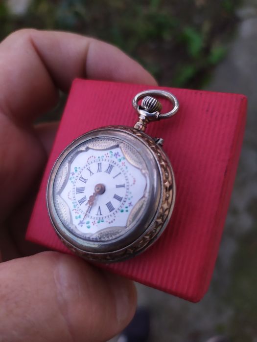 Стар сребърен джобен часовник
