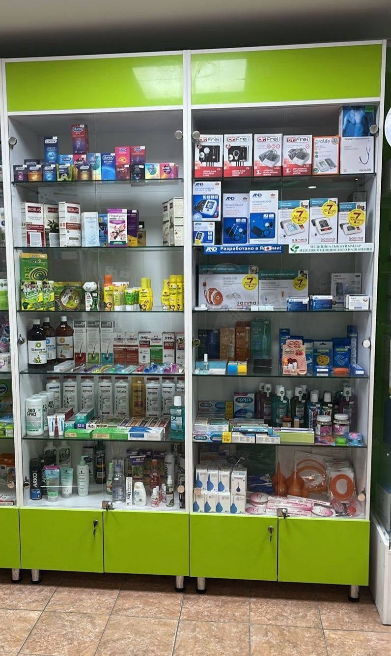 Продам шкафы,офисную мебель отличного качества. Шкаф. Витрина