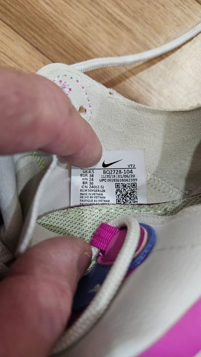 Продам кросовки для девочки