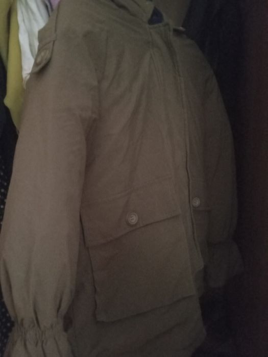 Куртка новая размер "M" новая. Цвет: коричневая.