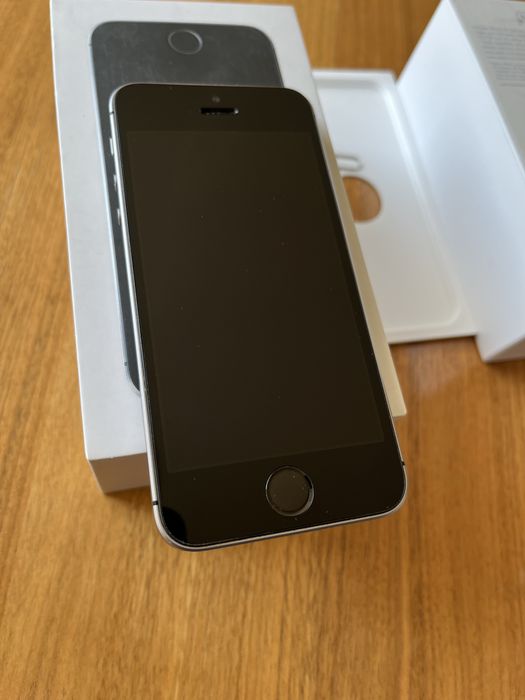 Iphone se 64gb,без icloud,фабрично отключен към всички мрежи