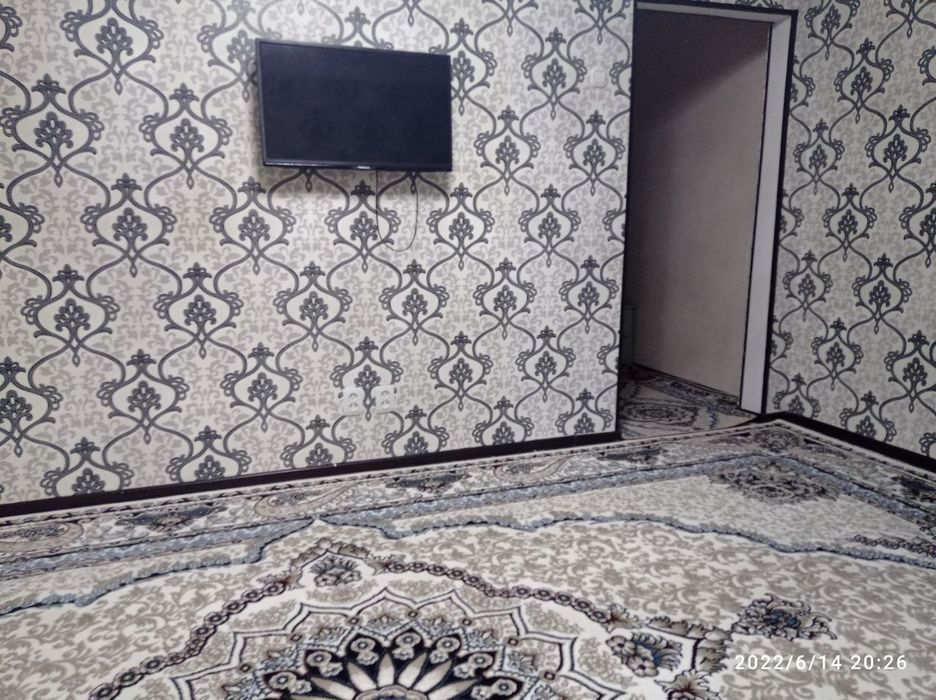 Срочно продаётся 2х ком кв в чирчике 3 этаж на гурпарке 5 этажный дом
