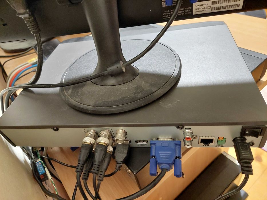 DVR HD Hikvision DS-7204HQHI-K1 TurboHD 4 canale 3MP