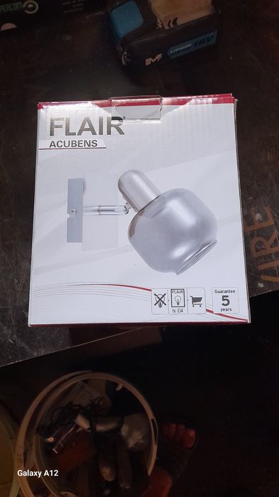 Lampa perete Nouă