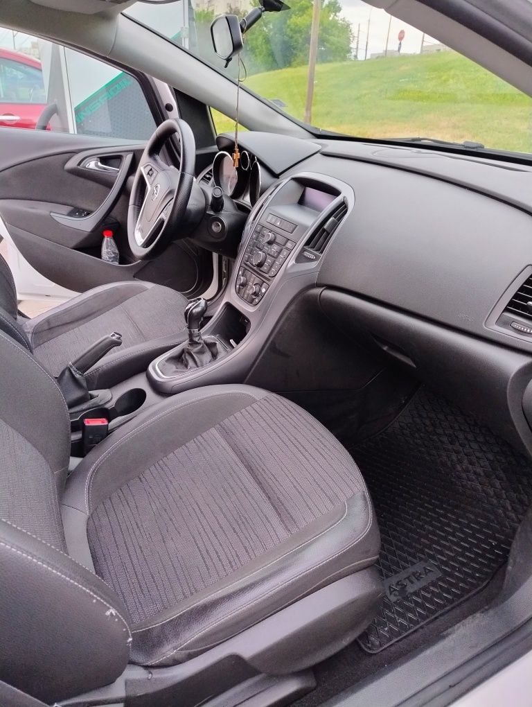Продавам Opel Astra