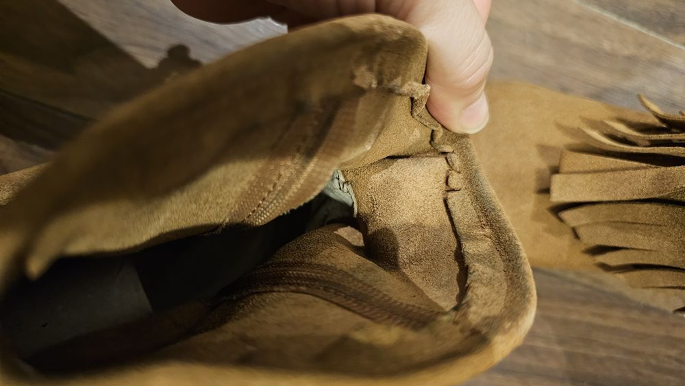 Botine de piele intoarsa