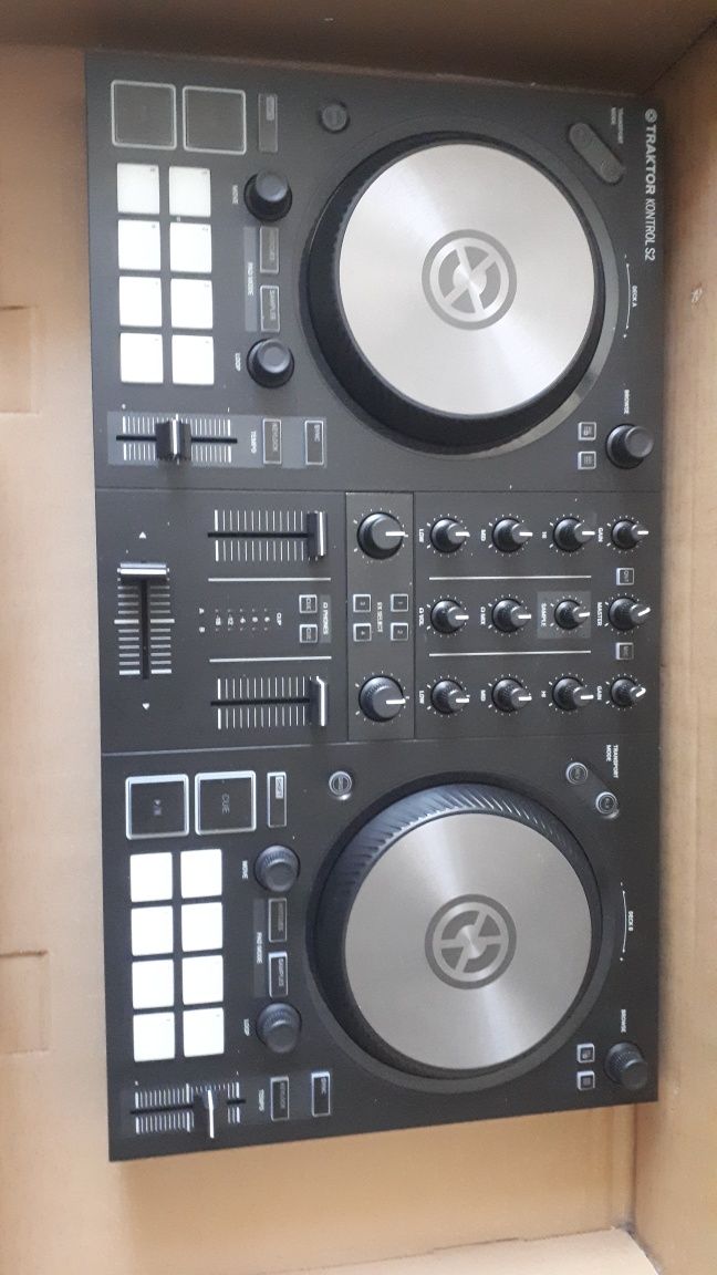 Consolă DJ Traktor S2 MK3