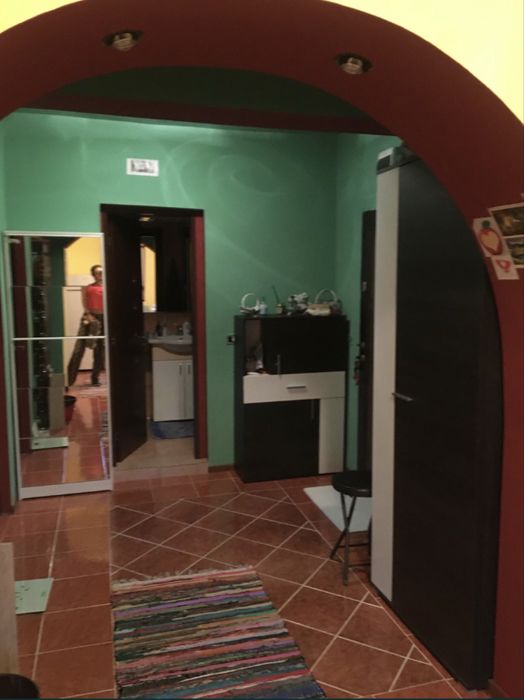 Apartament cu doua camere si dependinta pentru lemne, in curte