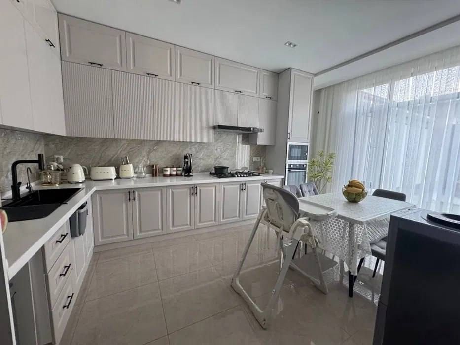 Srochna Uchaska sotiladi Yunusobod 8 kv