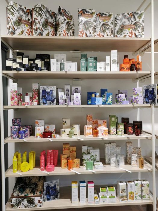 Рафтове и шакафове за магазин