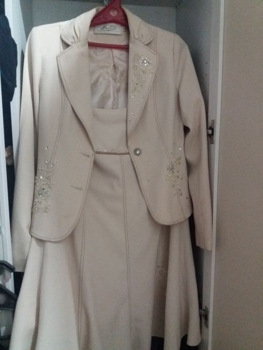 Платья костюмы в офис 46 размер Турция  быр кунге бесмынга берем  46 р