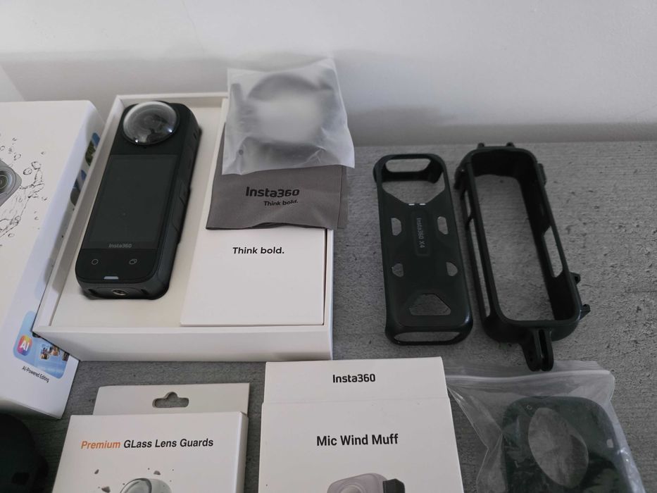 INsta360 X4 impecabil, garantie, accesorii extra