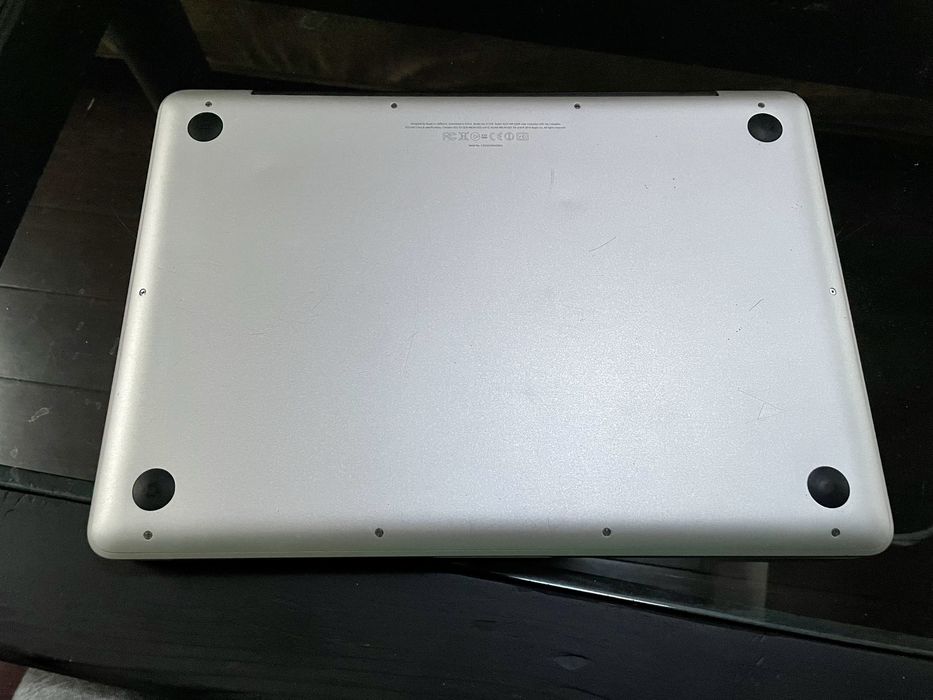 Macbook Pro A1278 13 inch, i5 2,3 GHz, Stocare 750 GB, RAM 8 GB