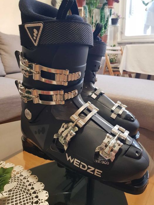 Чисто нови ски обувки