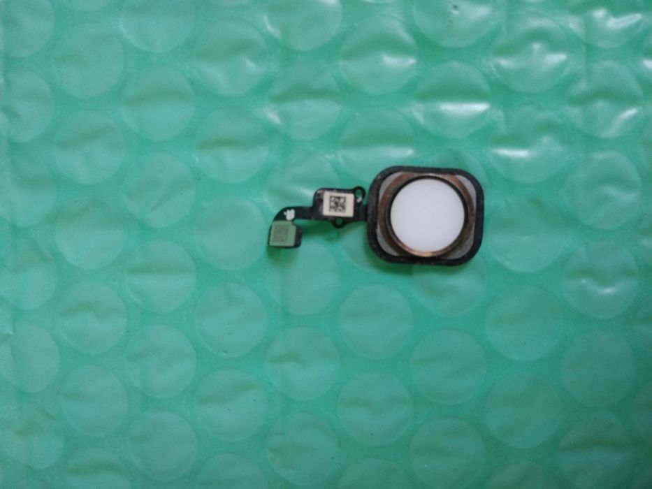 Buton meniu Iphone 6S, ansamblu buton cu banda.

Culoare alb argintiu.