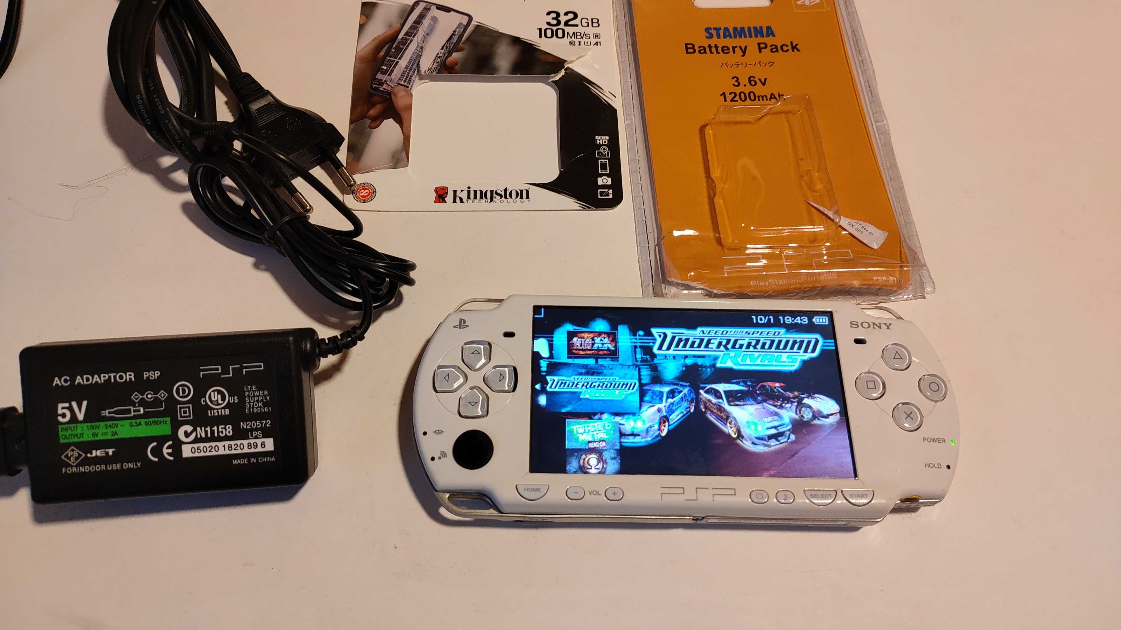 Хакната ПСП PSP Конзола PSP 32 гб мемори карта и 100 игри