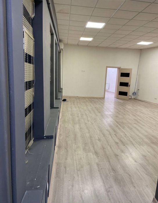 ОФИС, ШоУрум  и др , 100 м на Яккасарае ( Интерпол)