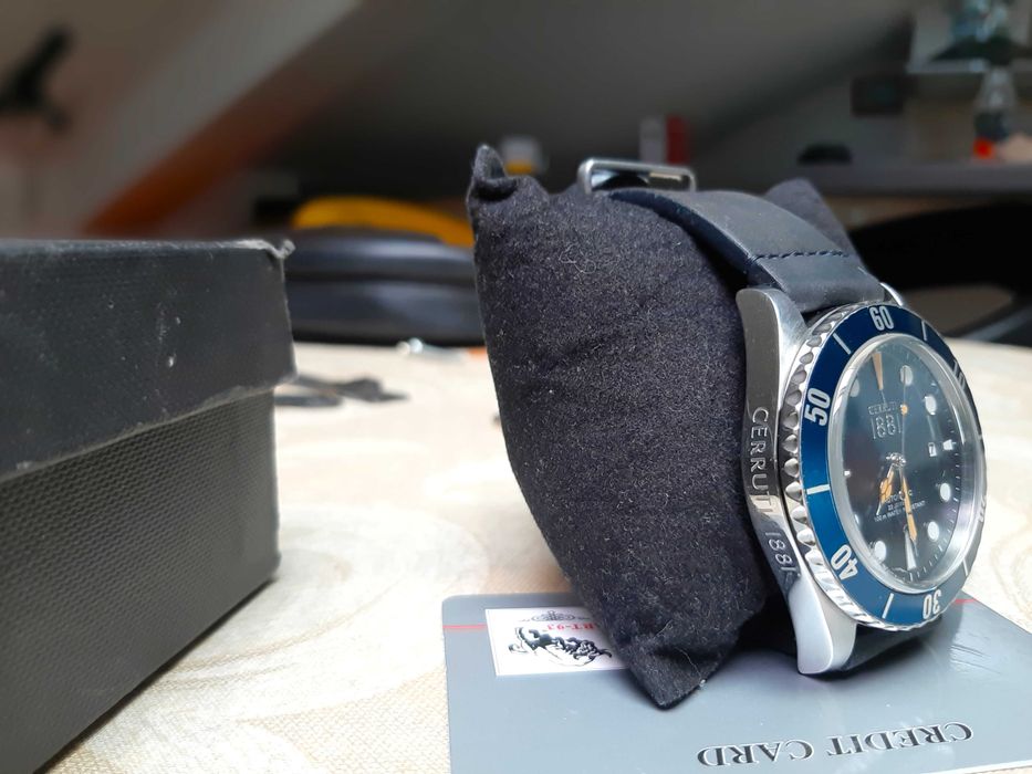 Часовник Cerruti Manarola автоматичен с датник и син цвят