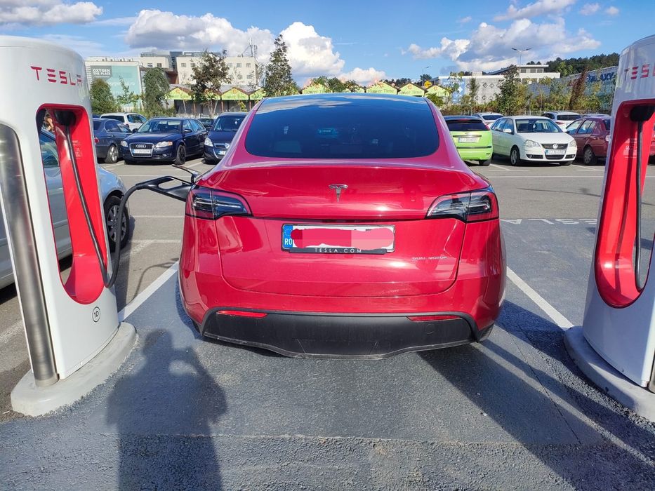 Vand tesla model Y 2023,. 40000km ,dual motor, long range