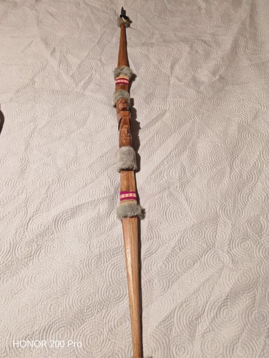 Сувениран  лък с дърворезба