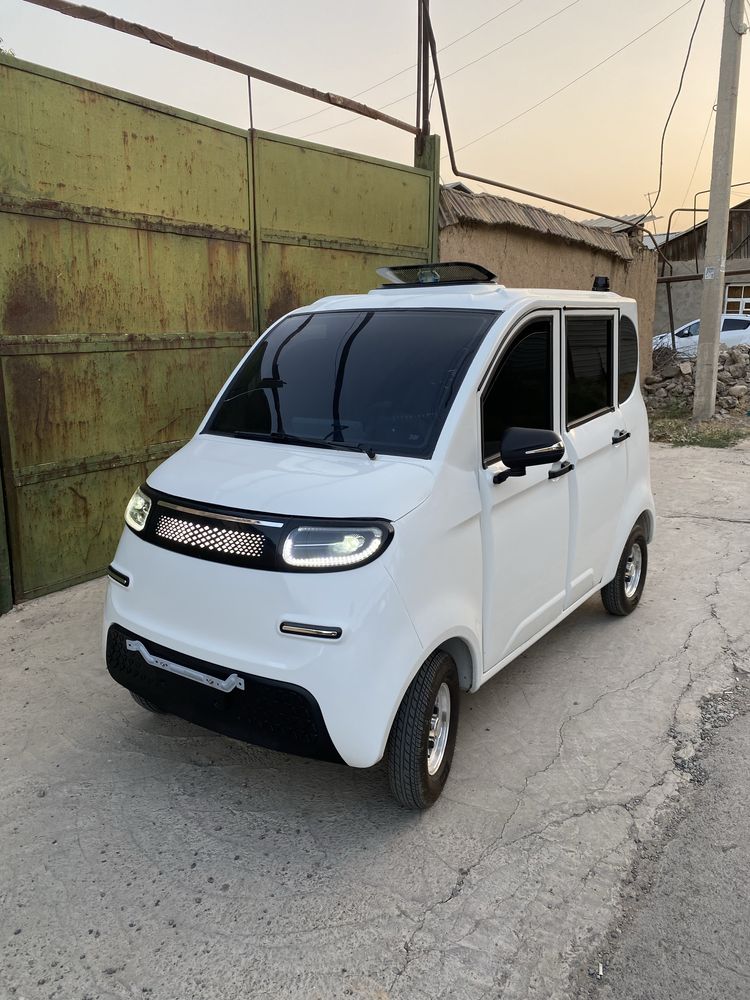Mini car sotiladi