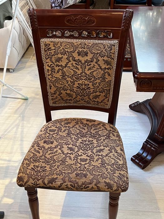 Гостевой стол со стульями