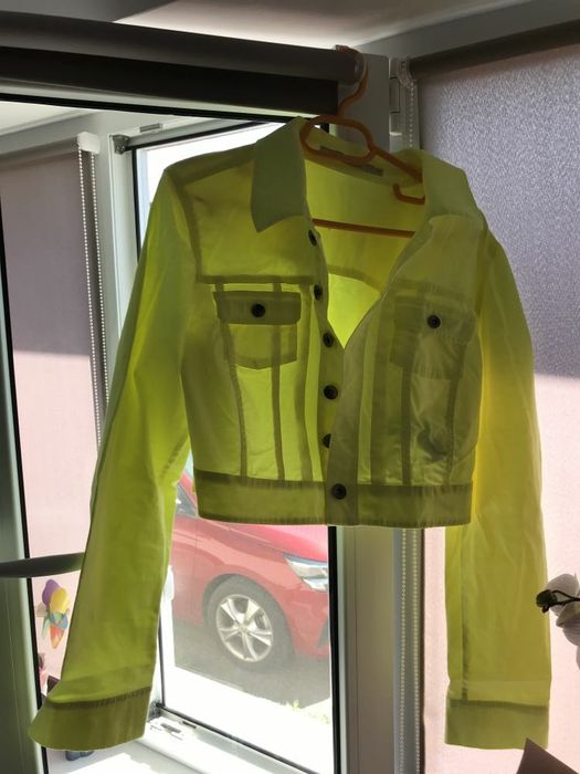 Geacă de blugi subțire nr 40 culoare galbenă( neon)folosit o dată .