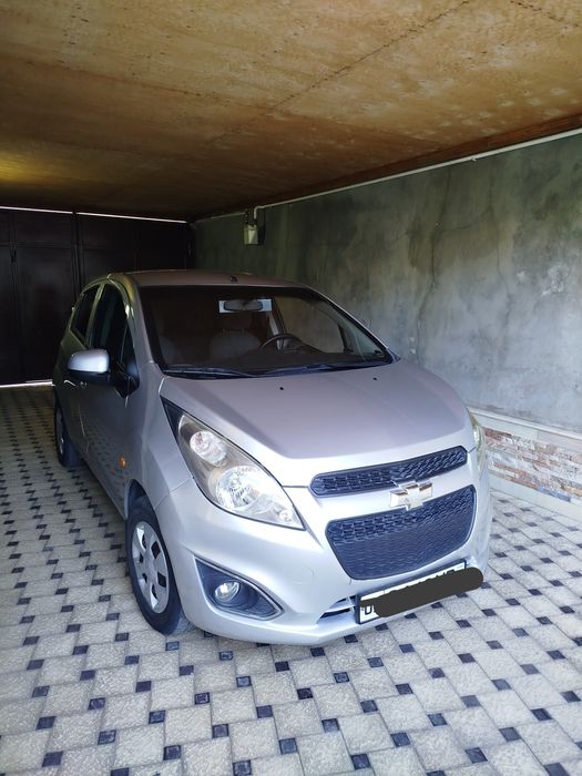 Spark 2012 xolati yaxwi yurib turgan moshina