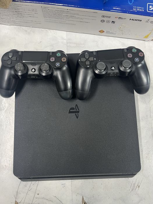 PlayStation 4 в идеальном состоянии