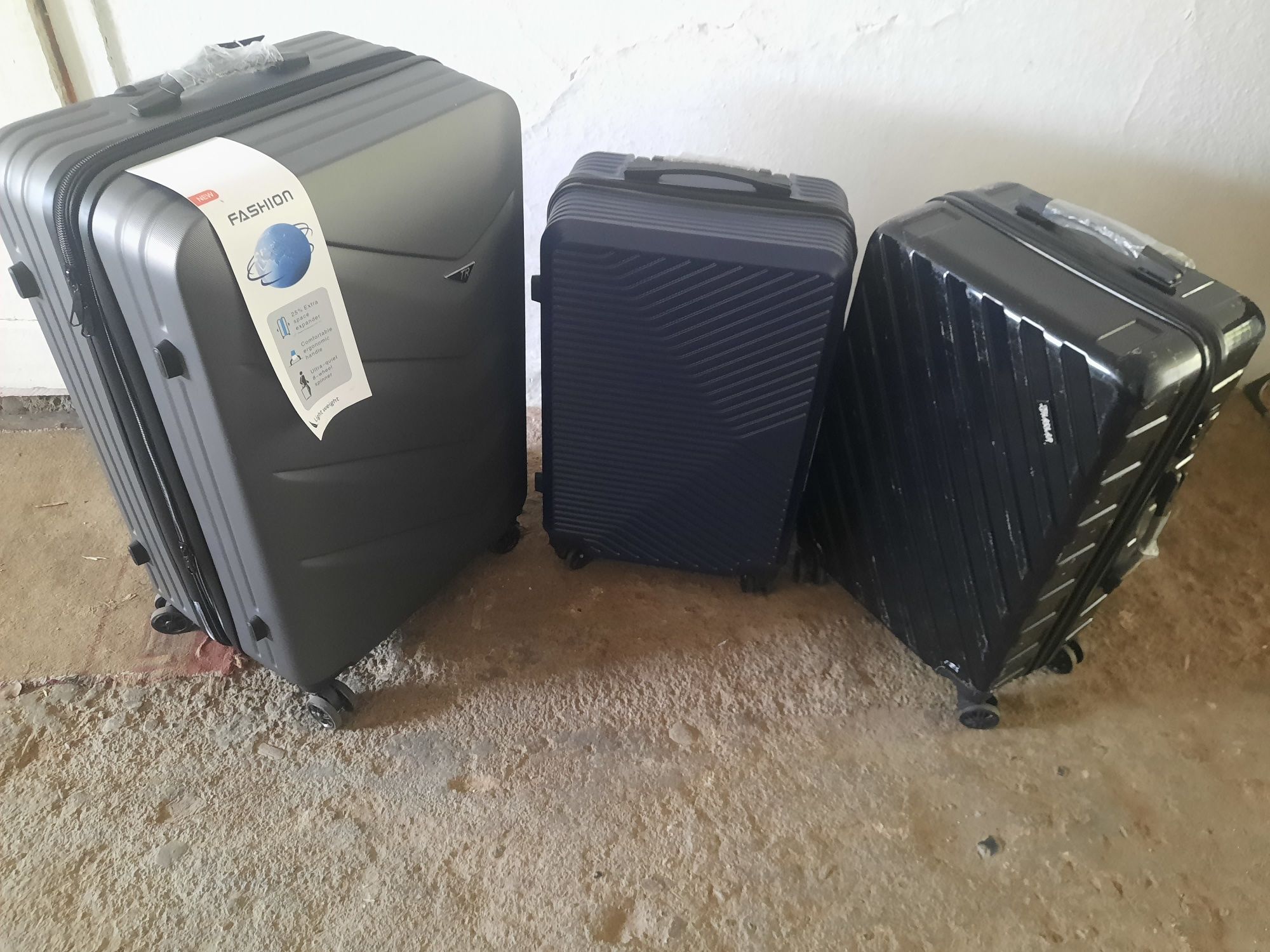 Продам чемоданы всех размеров