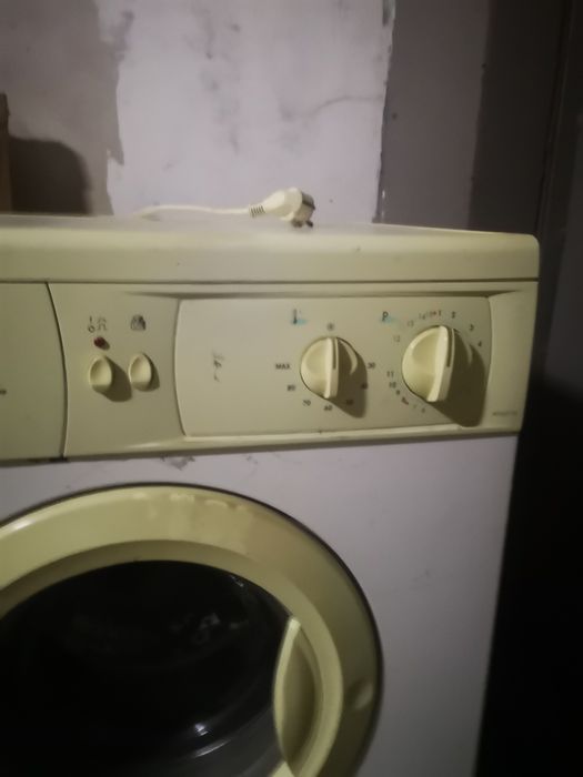 Продается стиральная машина Индезит.