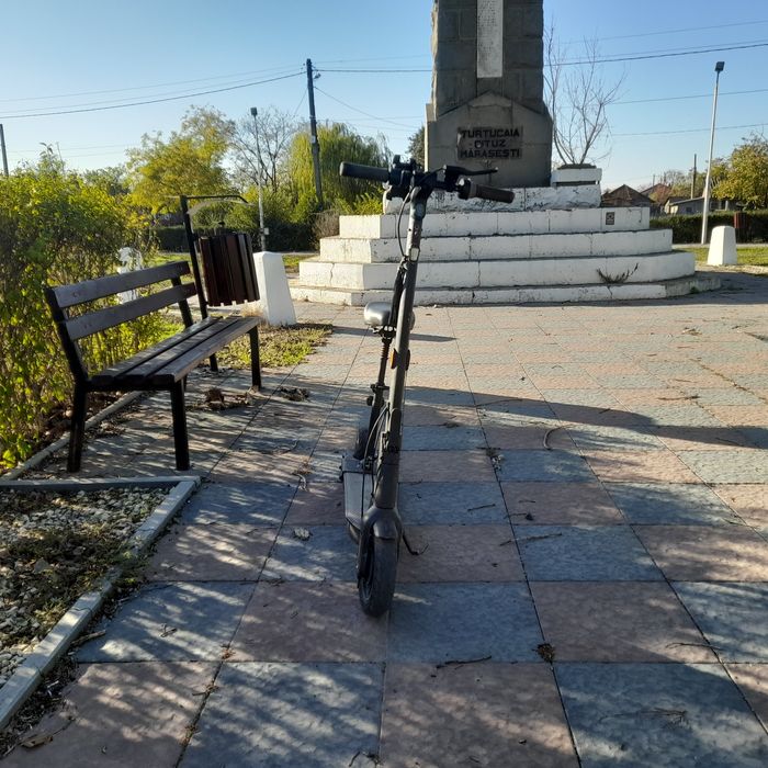 Vând trotineta electrica ninebot g30 întreținută