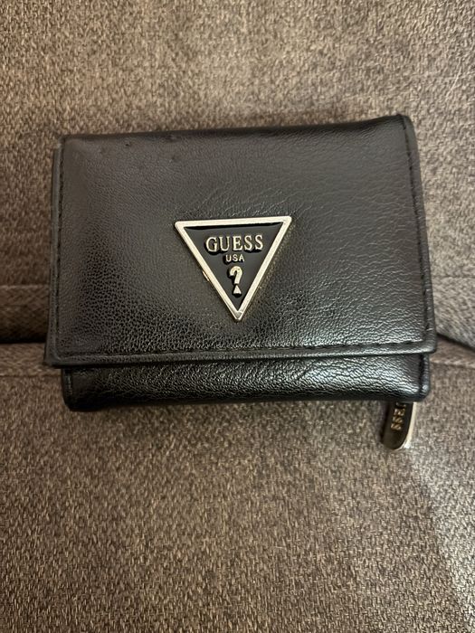 Дамско портмоне Guess
