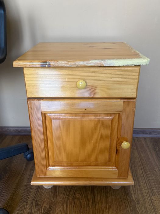 Гардероб, скрин и нощно шкафче