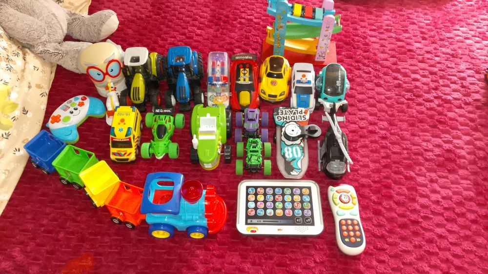 Vând jucării in stare buna