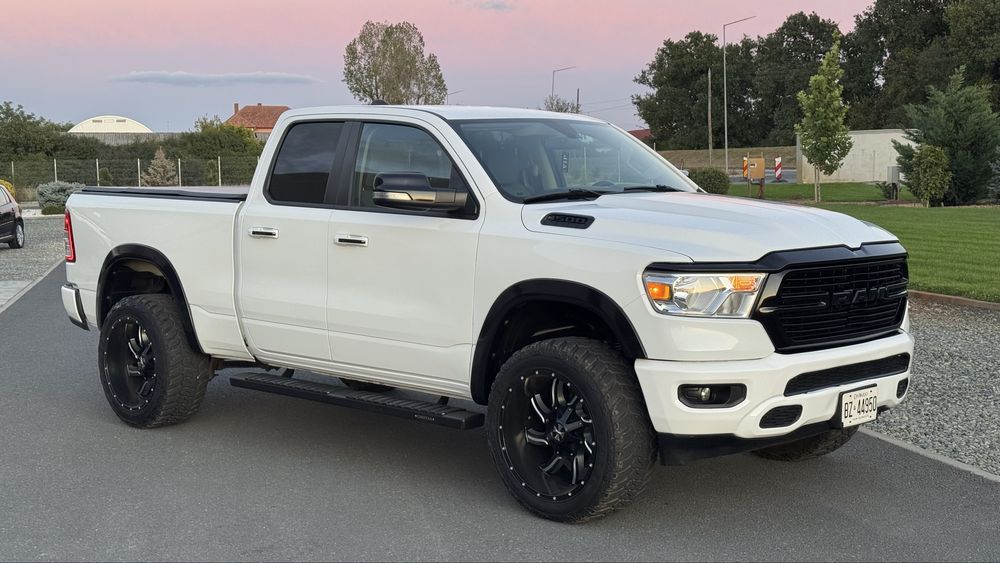 Vand sau schimb Dodge Ram Hemi 5.7 benzina an 2020